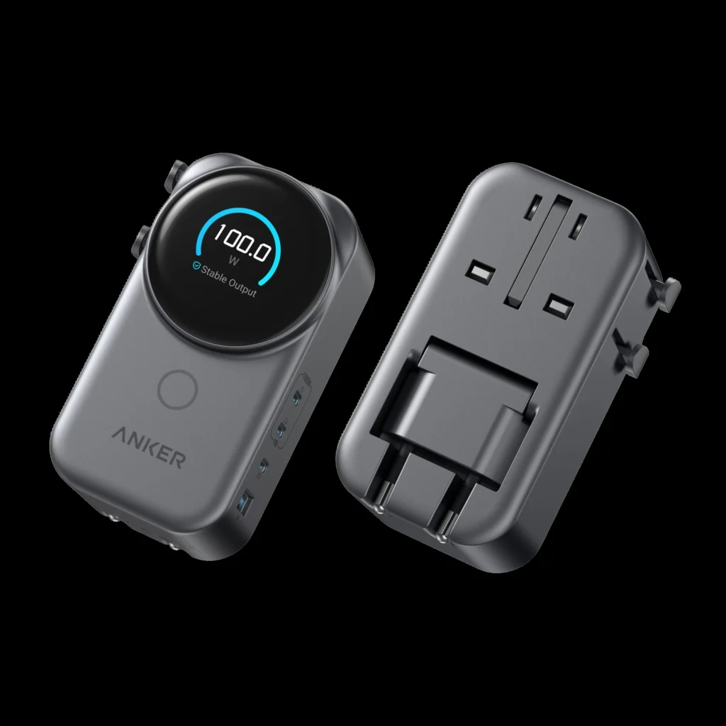 Anker Universal Charger s displejom a integrovanými cestovnými zástrčkami.