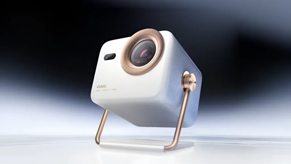 Biely laserový projektor Hisense Vidda Big Eye M2 Pro na integrovanom stojane