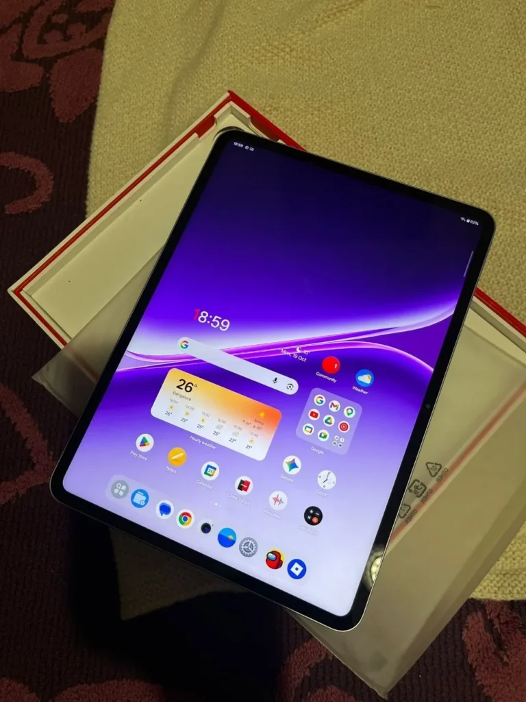 OnePlus Pad Go 2 so zapnutým displejom na fotografii od fanúšika