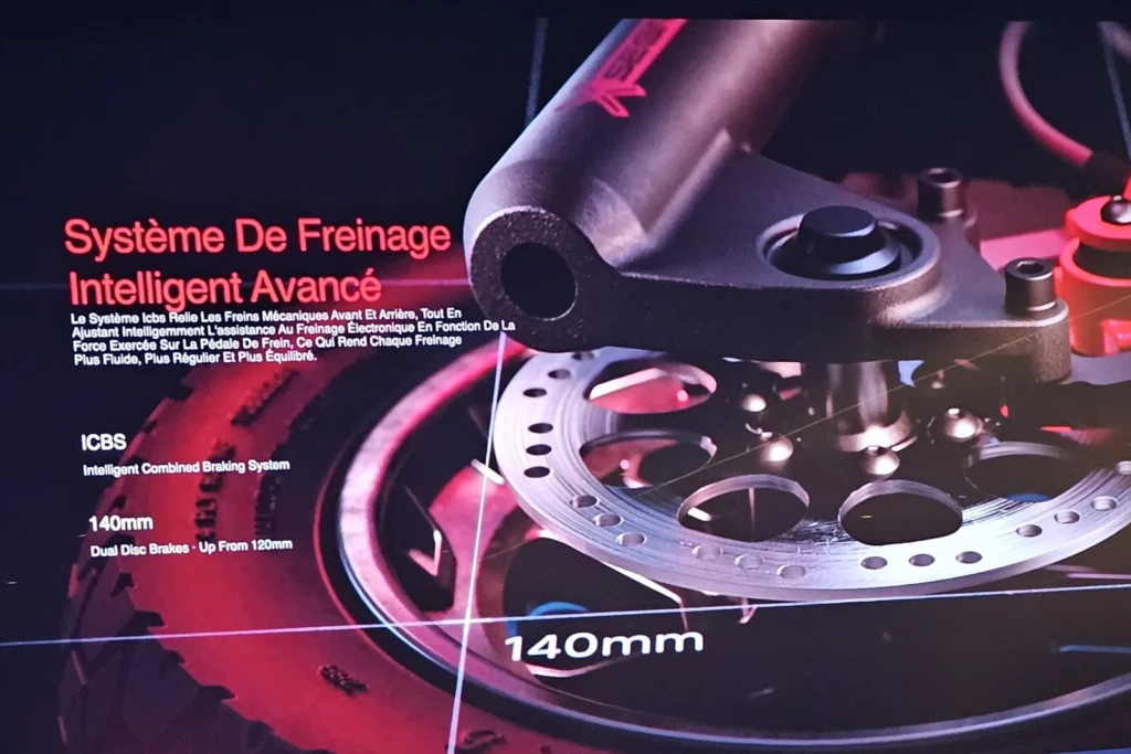 Detail kotúčovej brzdy a prednej vidlice Segway ZT3 Max