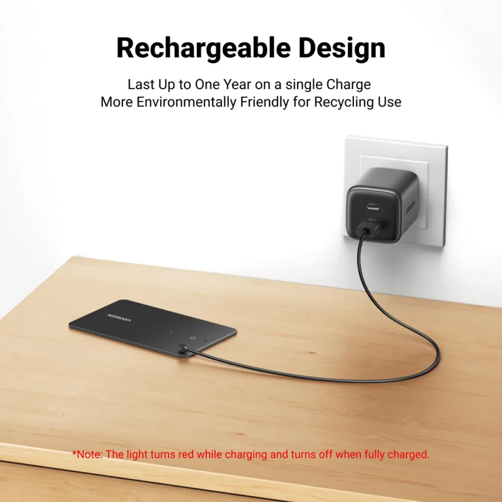 UGREEN FineTrack Slim pripojený k magnetickému nabíjaciemu káblu