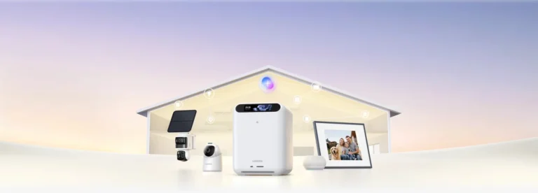Domáca jednotka UGREEN HomeAgent HA100 v bielom vyhotovení.