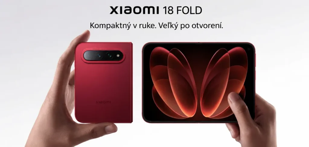 Červený Xiaomi 18 Fold po zložení a otvorení v rukách.