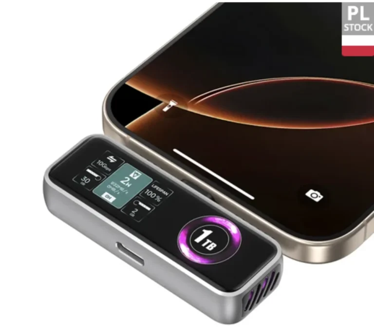 Externé SSD ZIKE Z791C s kapacitou 1 TB vedľa iPhonu
