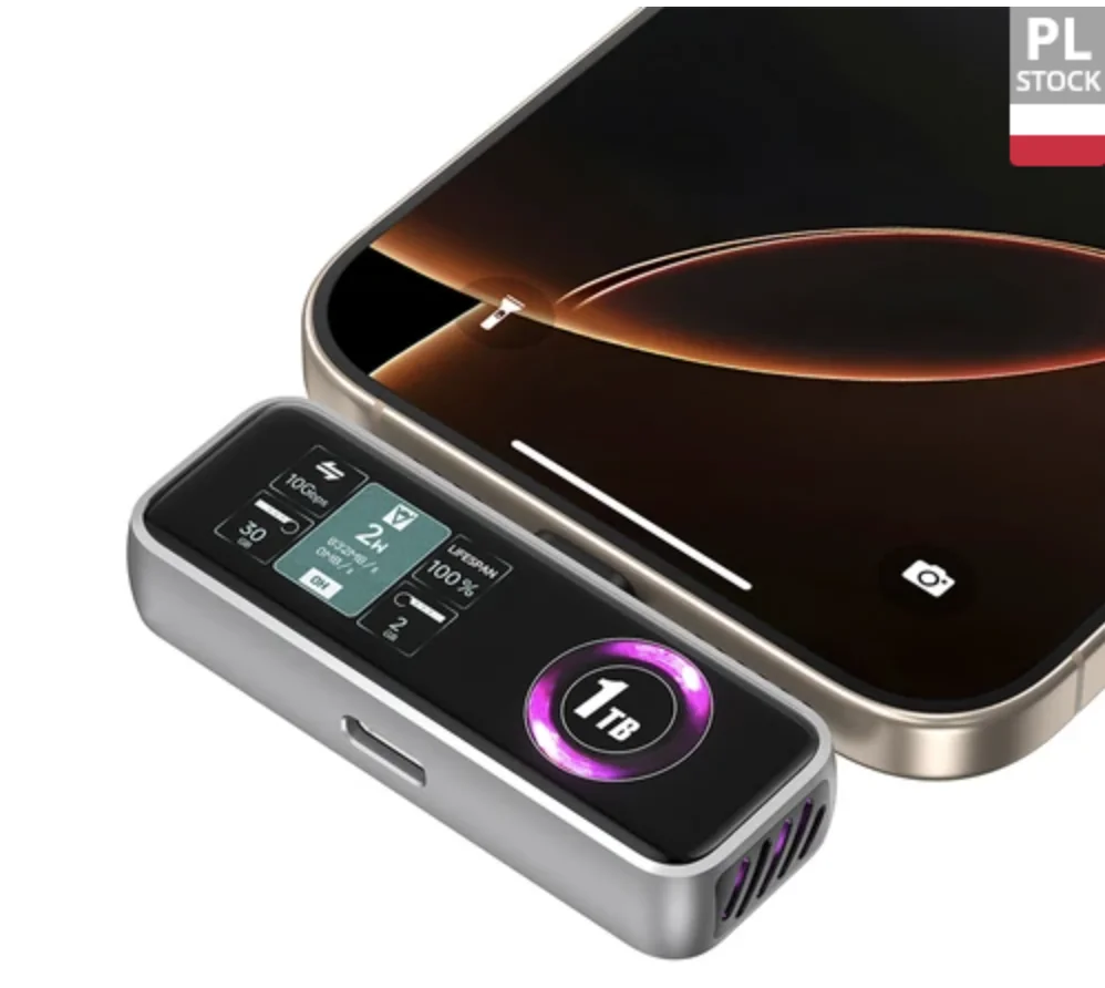 Externé SSD ZIKE Z791C s kapacitou 1 TB vedľa iPhonu